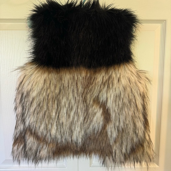 Aritzia Talula Faux Fur Vest - Picture 2 of 6